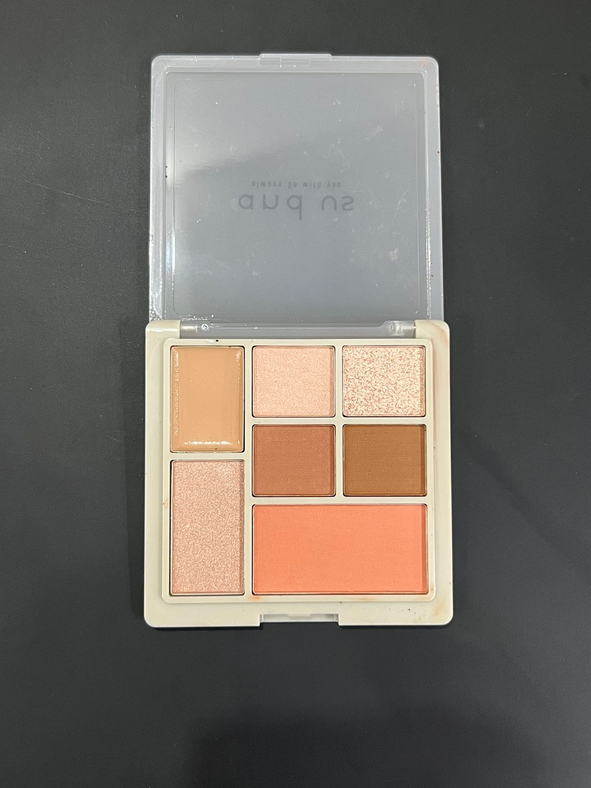 and us - Eyeshadow Palette