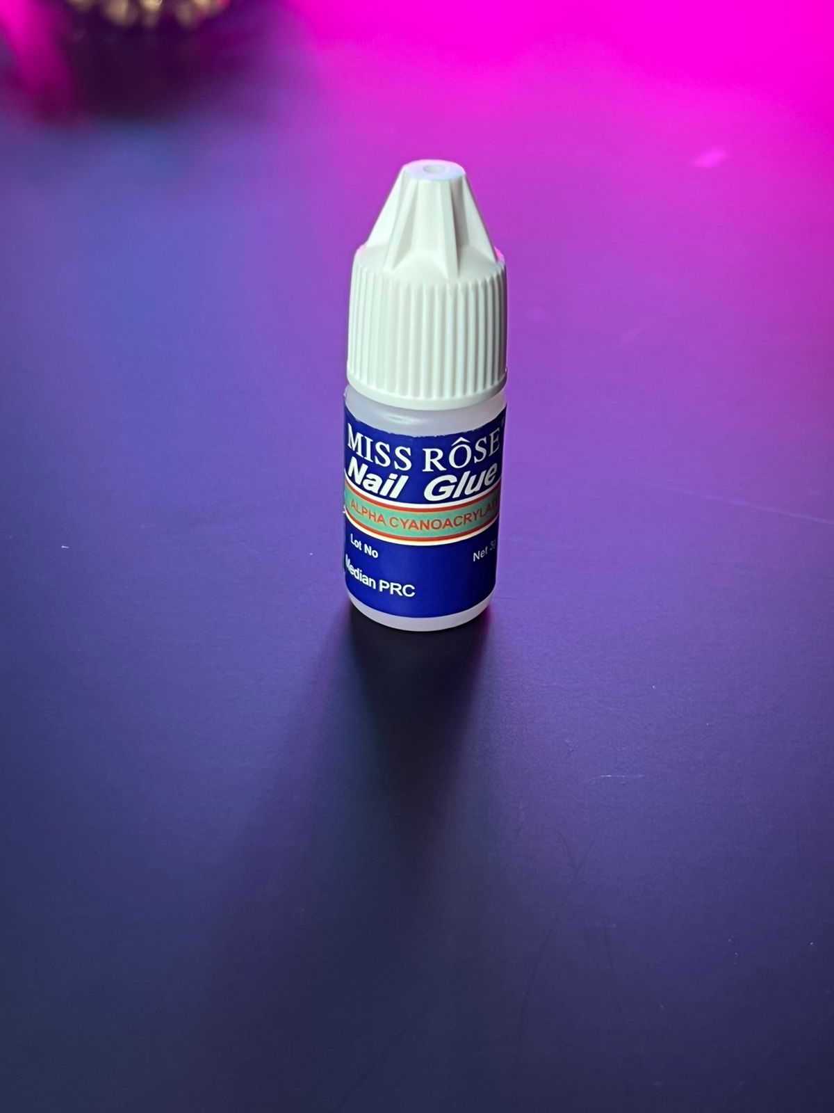 NAIL GLUE